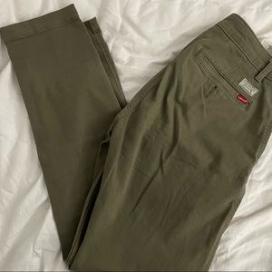 LEVIS SLIM TAPERED CHINOS